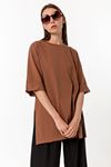 Kadın Kahverengi %100 Pamuk Yırtmaçlı Oversize T-Shirt - Ekstra Bol Kalıp Tişört